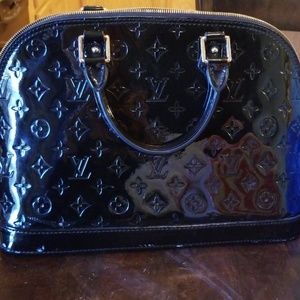 Beautiful Authentic Louis vuitton Handbag